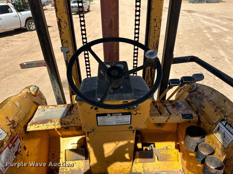 image for item DD3273 1978 John Deere 480-B forklift