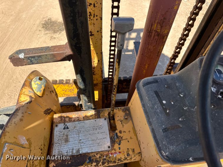 image for item DD3273 1978 John Deere 480-B forklift