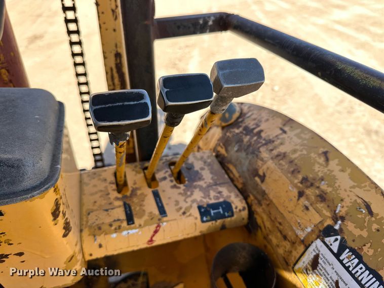 image for item DD3273 1978 John Deere 480-B forklift