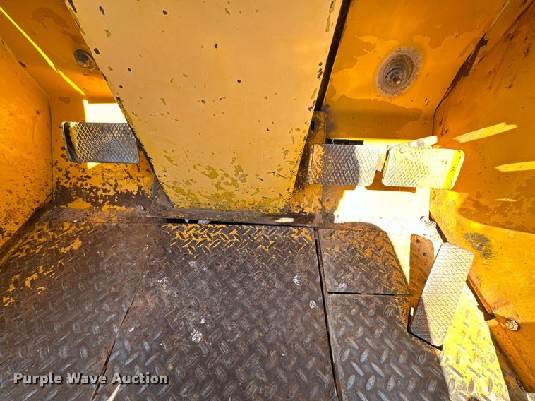 image for item DD3273 1978 John Deere 480-B forklift