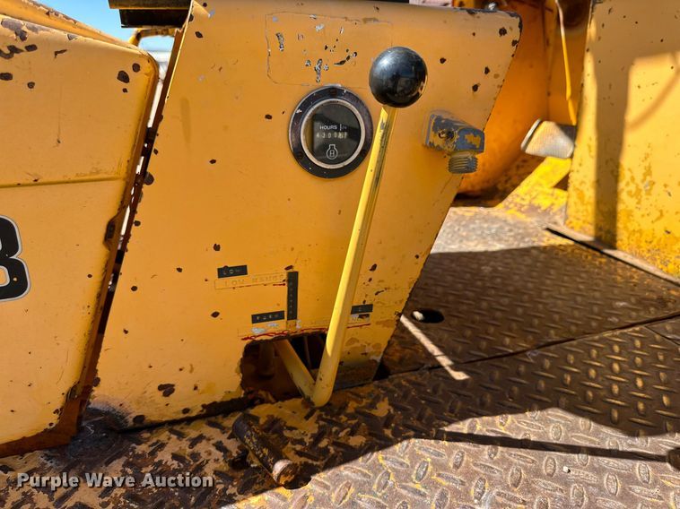 image for item DD3273 1978 John Deere 480-B forklift