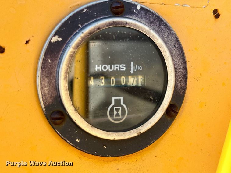 image for item DD3273 1978 John Deere 480-B forklift