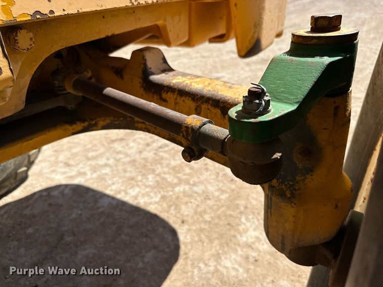 image for item DD3273 1978 John Deere 480-B forklift