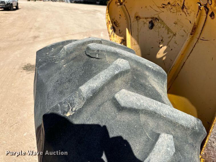 image for item DD3273 1978 John Deere 480-B forklift