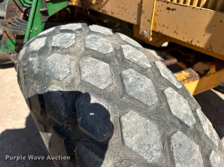 image for item DD3273 1978 John Deere 480-B forklift