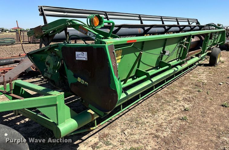image for item DD3274 1998 John Deere 930 rigid head