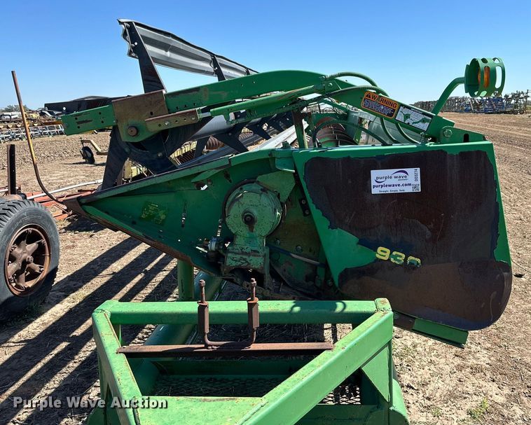image for item DD3274 1998 John Deere 930 rigid head