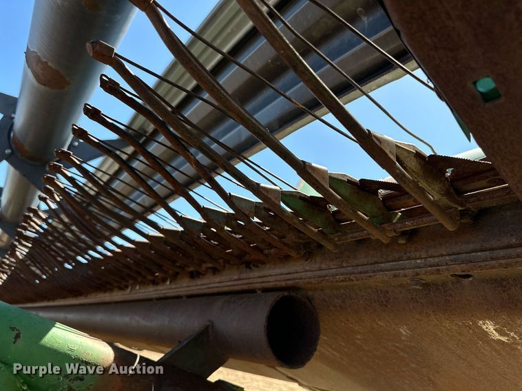 image for item DD3274 1998 John Deere 930 rigid head