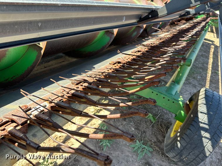 image for item DD3274 1998 John Deere 930 rigid head