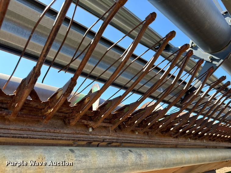 image for item DD3274 1998 John Deere 930 rigid head