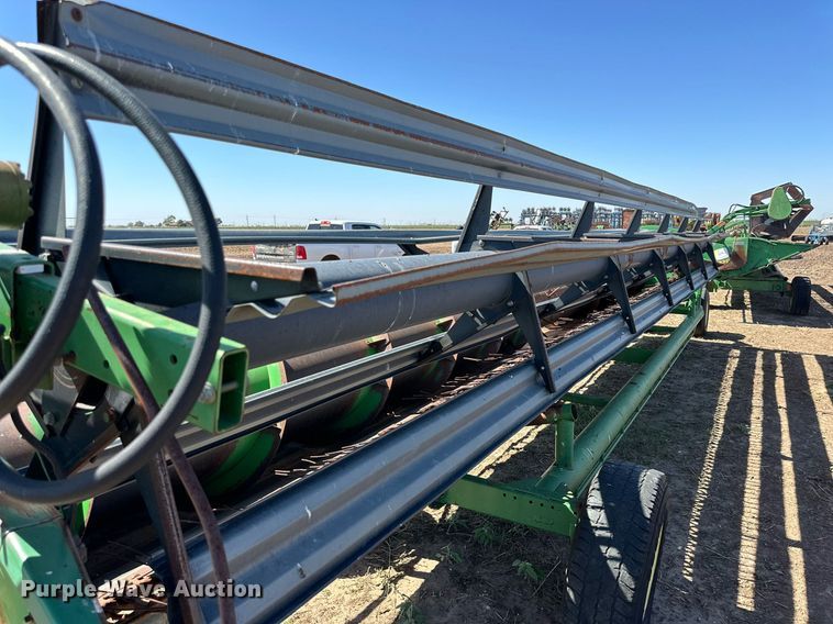 image for item DD3274 1998 John Deere 930 rigid head