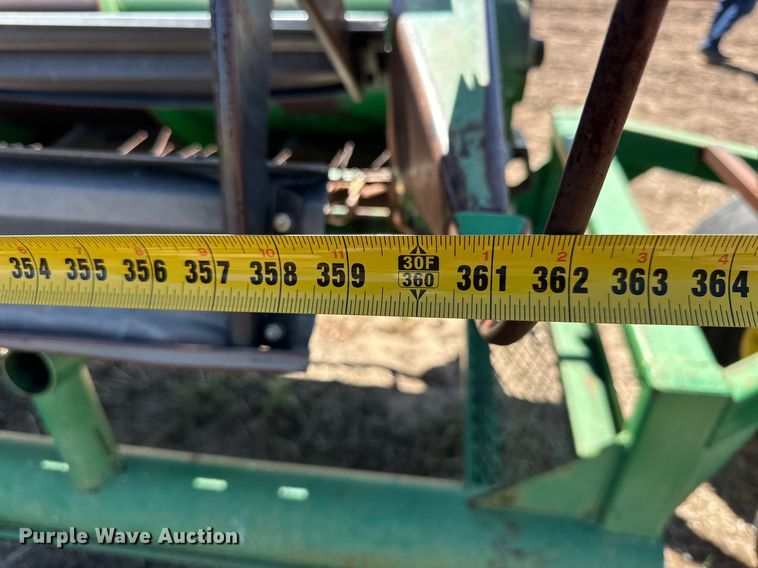 image for item DD3274 1998 John Deere 930 rigid head