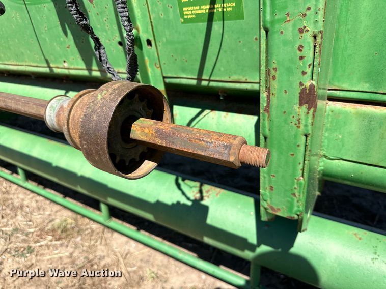image for item DD3274 1998 John Deere 930 rigid head