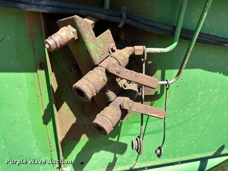 image for item DD3274 1998 John Deere 930 rigid head