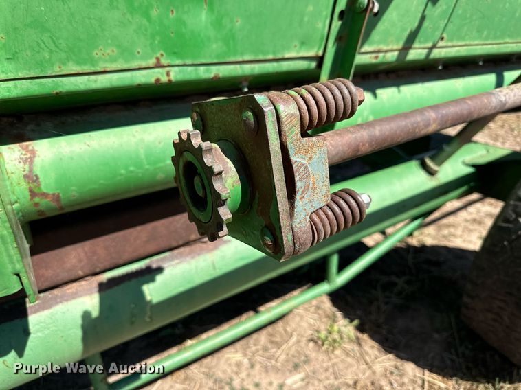 image for item DD3274 1998 John Deere 930 rigid head