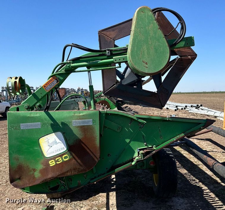 image for item DD3275 1996 John Deere 930 rigid head