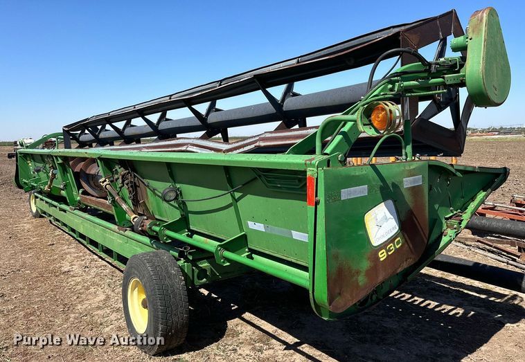 image for item DD3275 1996 John Deere 930 rigid head