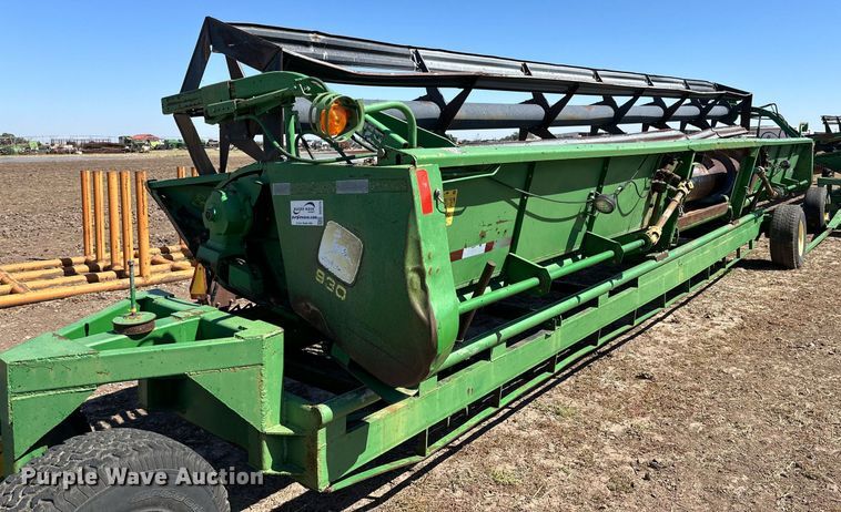 image for item DD3275 1996 John Deere 930 rigid head