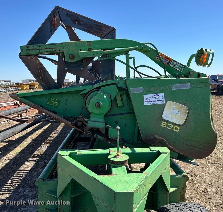 image for item DD3275 1996 John Deere 930 rigid head