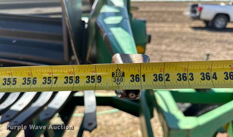 image for item DD3275 1996 John Deere 930 rigid head