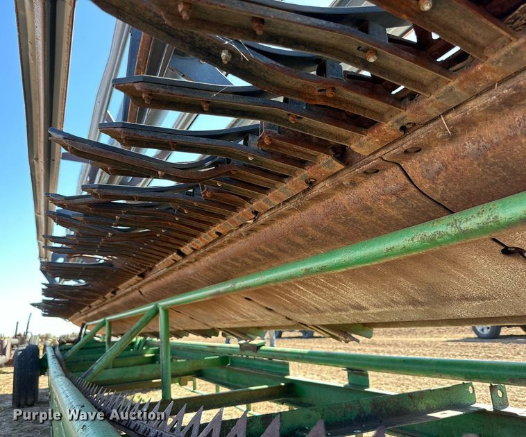 image for item DD3275 1996 John Deere 930 rigid head