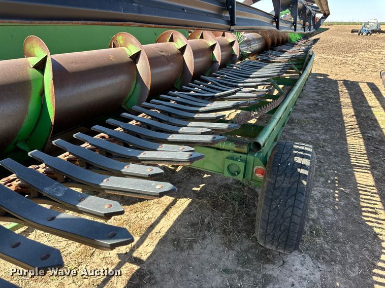 image for item DD3275 1996 John Deere 930 rigid head