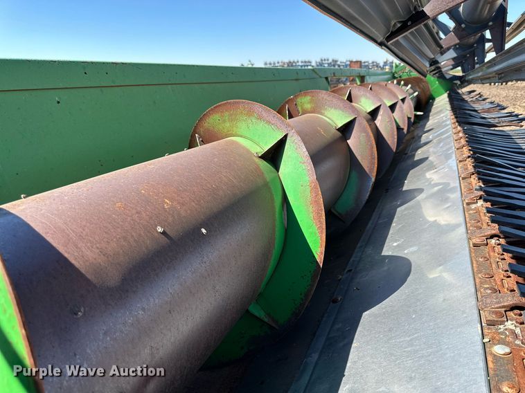 image for item DD3275 1996 John Deere 930 rigid head