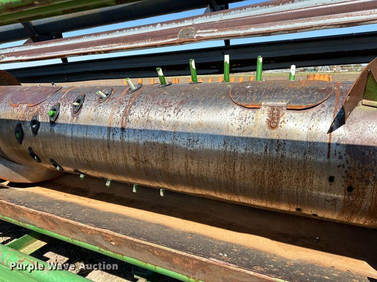 image for item DD3275 1996 John Deere 930 rigid head