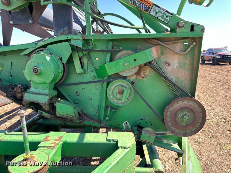 image for item DD3275 1996 John Deere 930 rigid head