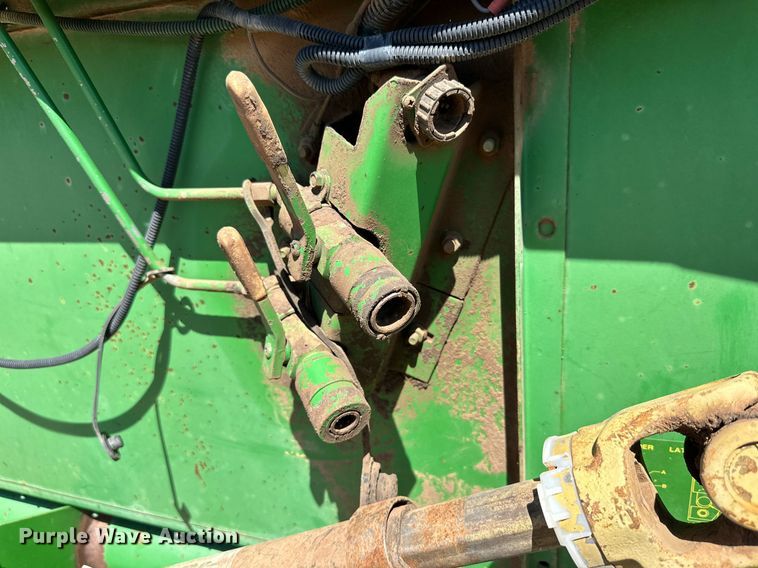 image for item DD3275 1996 John Deere 930 rigid head