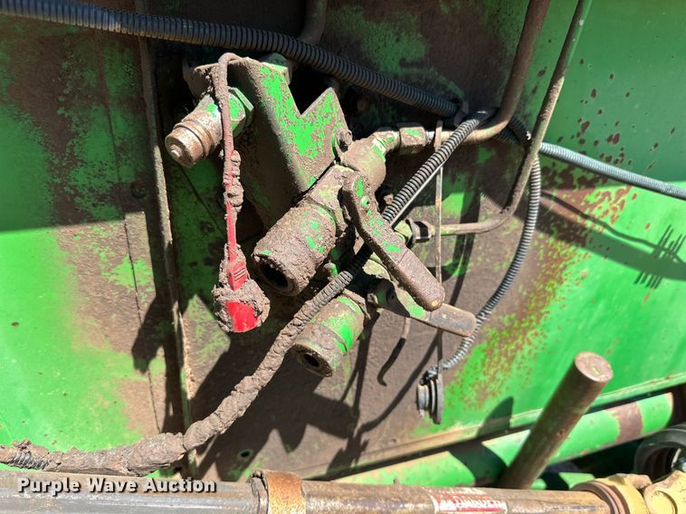 image for item DD3275 1996 John Deere 930 rigid head