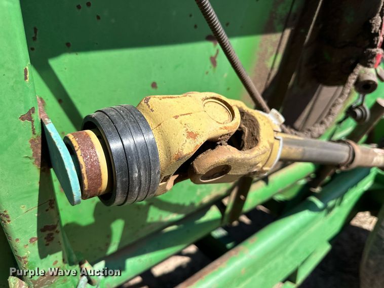 image for item DD3275 1996 John Deere 930 rigid head