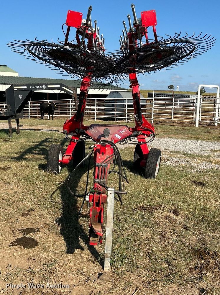 image for item DO7484 2021 Enorossi Maximus 14HSI hay rake