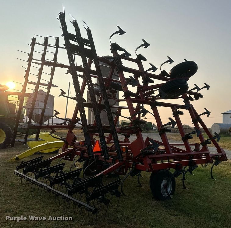 image for item DR2591 Case  4800 field cultivator