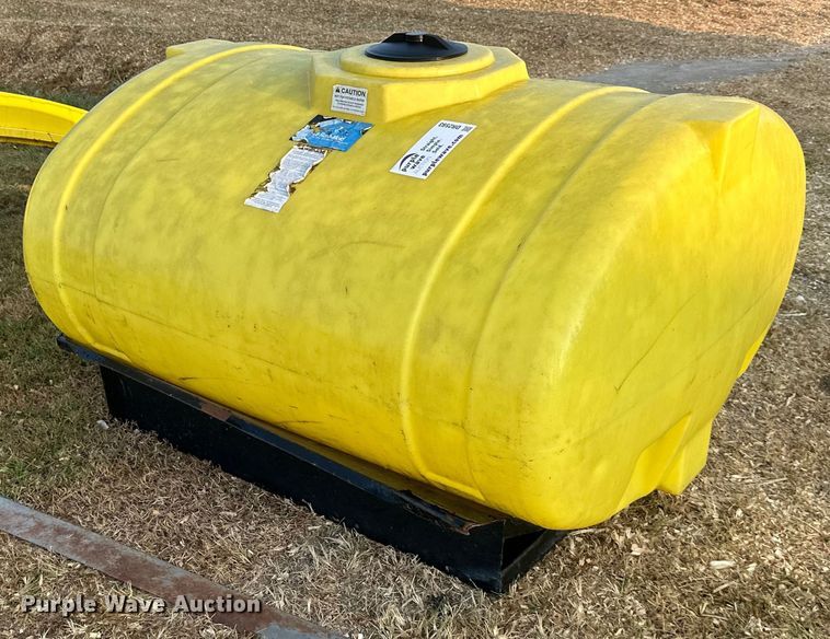 image for item DR2593 John Deere  1770 fertilizer tank