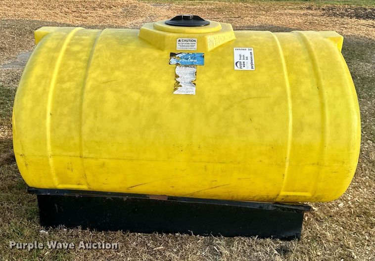 image for item DR2593 John Deere  1770 fertilizer tank