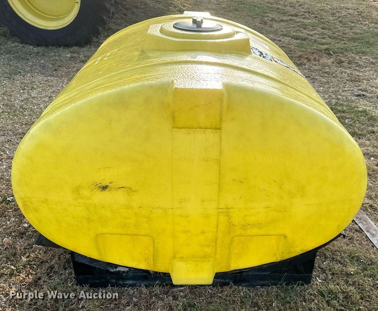 image for item DR2593 John Deere  1770 fertilizer tank