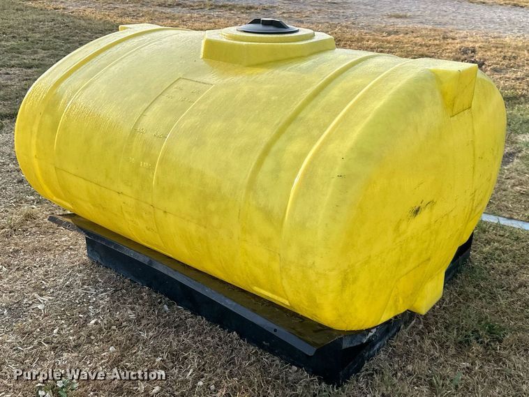 image for item DR2593 John Deere  1770 fertilizer tank