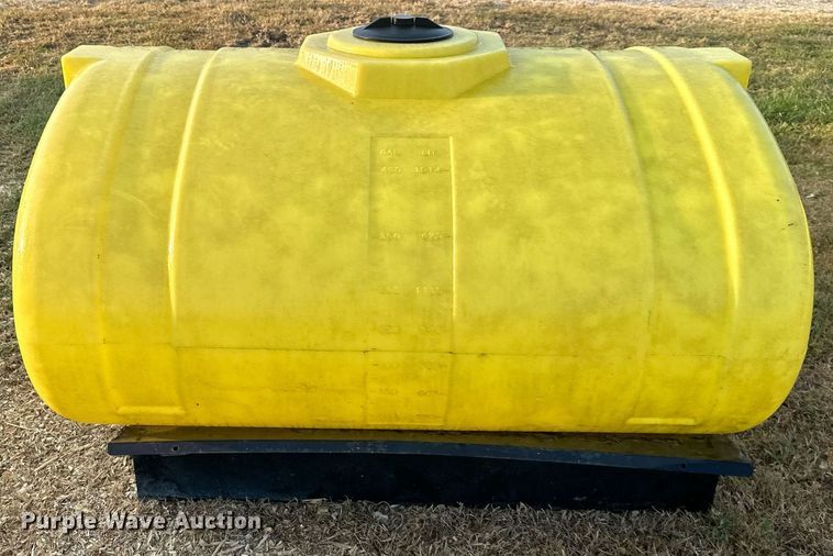 image for item DR2593 John Deere  1770 fertilizer tank