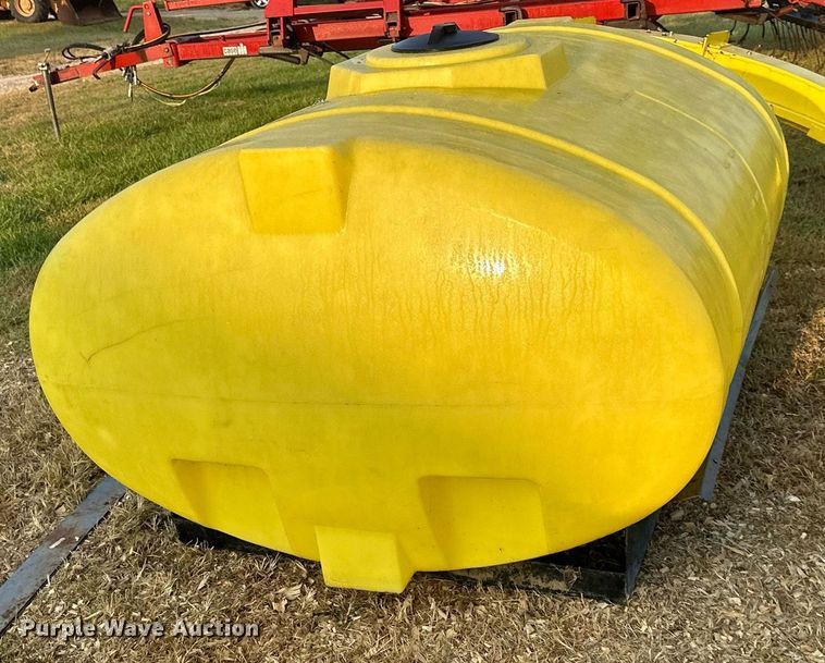 image for item DR2593 John Deere  1770 fertilizer tank