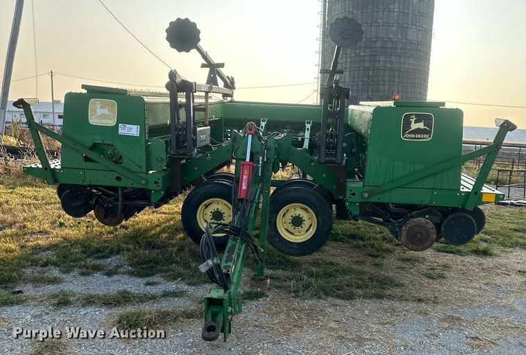 image for item DR2596 John Deere  455 grain drill