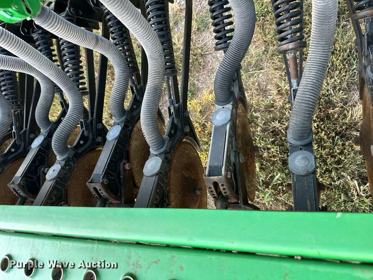image for item DR2596 John Deere  455 grain drill