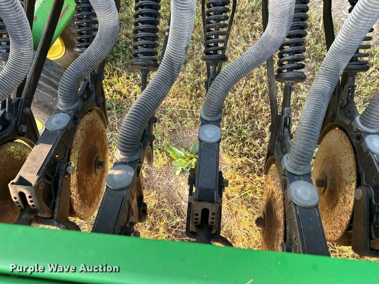 image for item DR2596 John Deere  455 grain drill