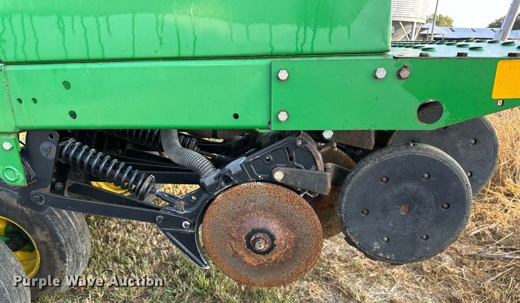 image for item DR2596 John Deere  455 grain drill