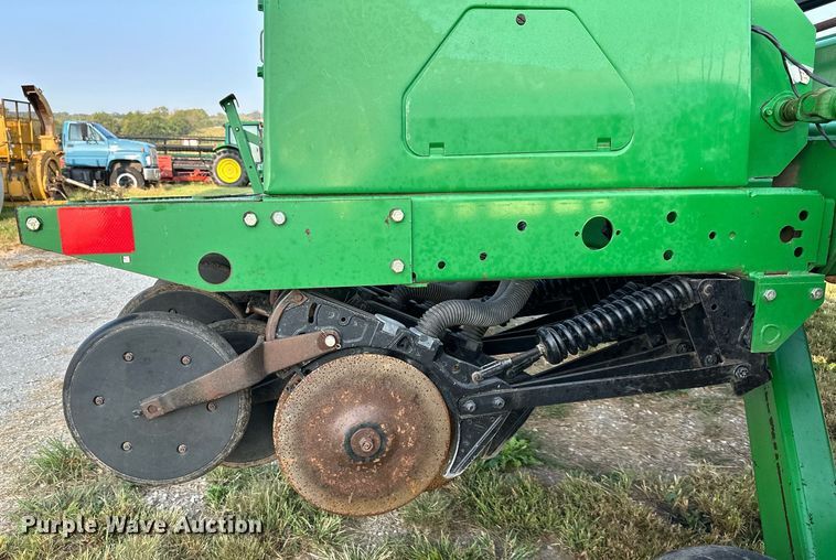 image for item DR2596 John Deere  455 grain drill