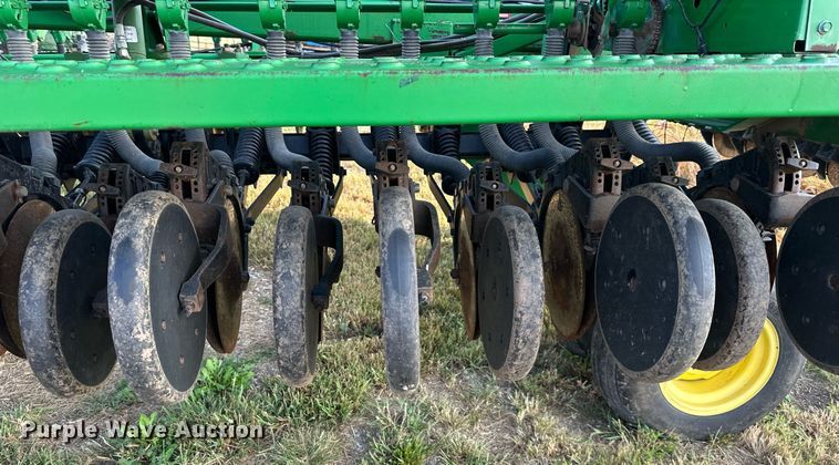 image for item DR2596 John Deere  455 grain drill