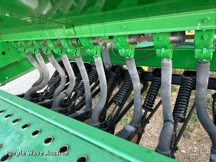 image for item DR2596 John Deere  455 grain drill