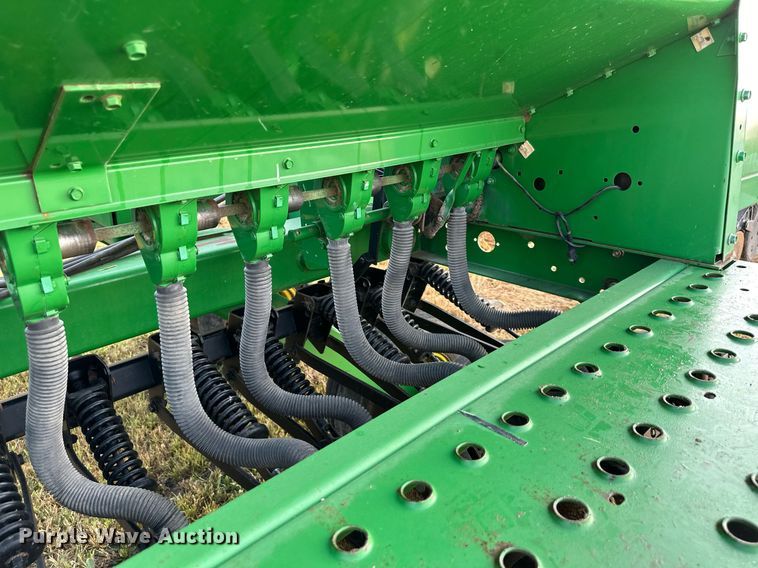image for item DR2596 John Deere  455 grain drill