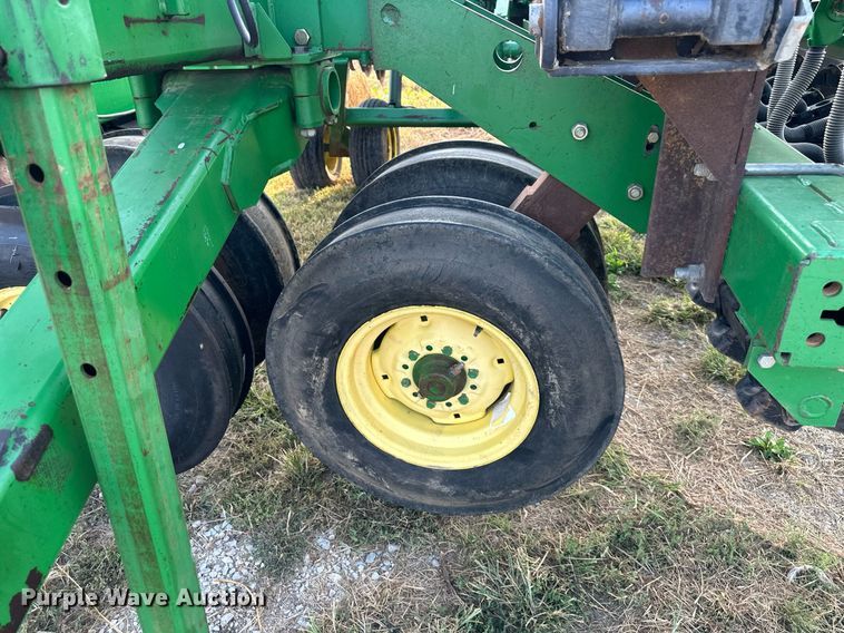 image for item DR2596 John Deere  455 grain drill