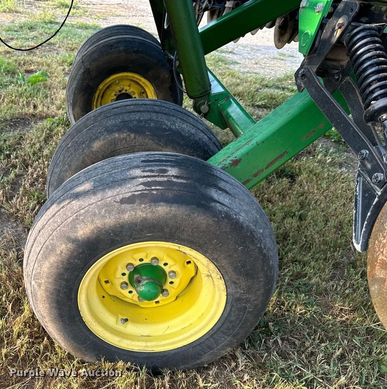image for item DR2596 John Deere  455 grain drill
